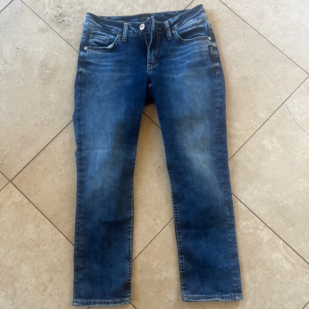 Silver jeans suki capri size 5/6. Great jeans to pair with ankle boots .